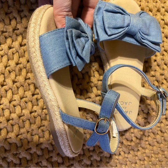 Janie and Jack toddler girl size 9 sandals - Picture 3 of 5